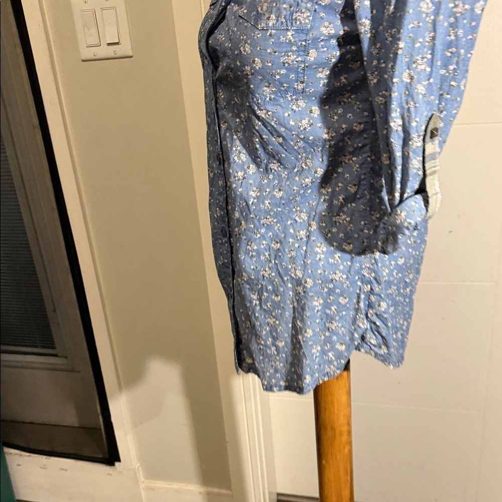 Floral Blue Women's Blouse - Picture 4 of 10
